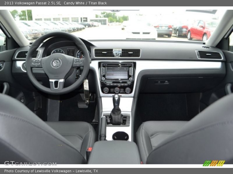 Candy White / Titan Black 2013 Volkswagen Passat 2.5L SE