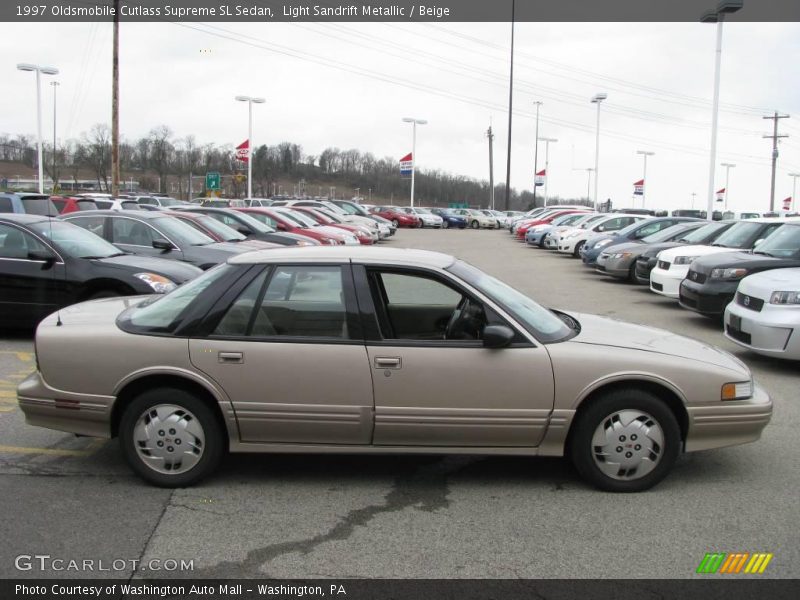 Light Sandrift Metallic / Beige 1997 Oldsmobile Cutlass Supreme SL Sedan