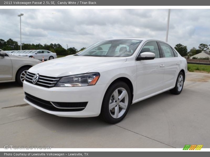 Candy White / Titan Black 2013 Volkswagen Passat 2.5L SE