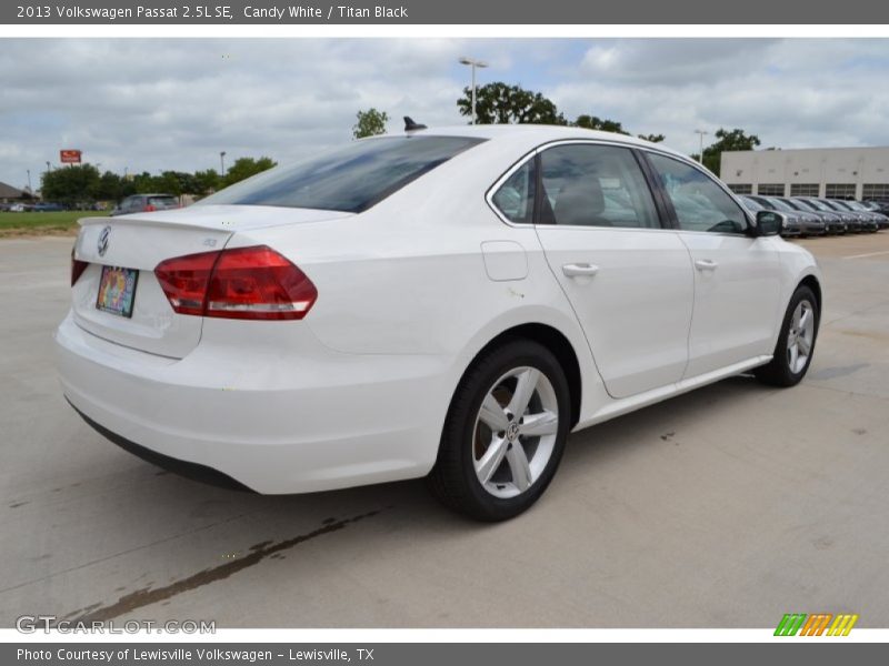Candy White / Titan Black 2013 Volkswagen Passat 2.5L SE