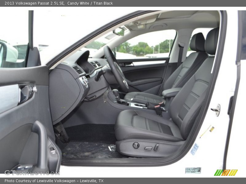 Candy White / Titan Black 2013 Volkswagen Passat 2.5L SE