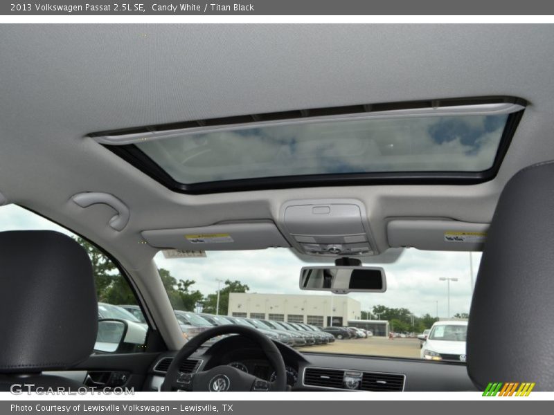 Candy White / Titan Black 2013 Volkswagen Passat 2.5L SE