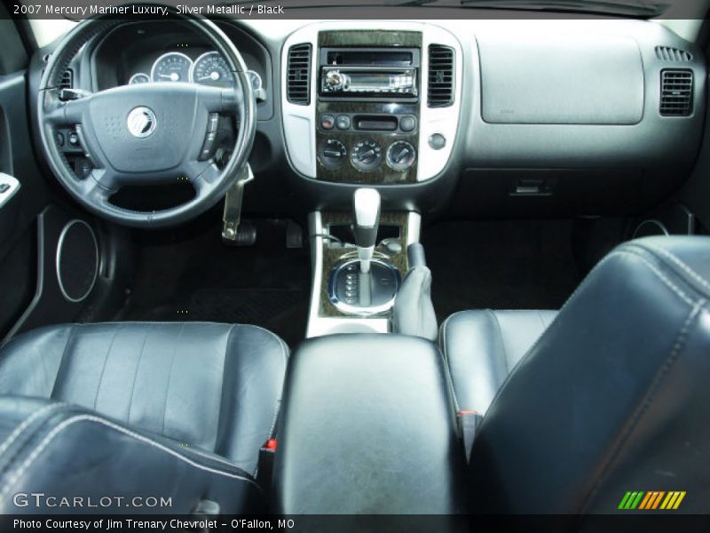Dashboard of 2007 Mariner Luxury