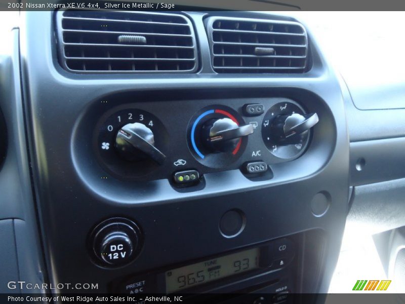 Silver Ice Metallic / Sage 2002 Nissan Xterra XE V6 4x4