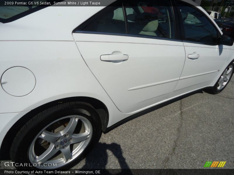 Summit White / Light Taupe 2009 Pontiac G6 V6 Sedan