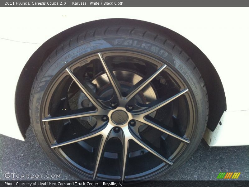 Karussell White / Black Cloth 2011 Hyundai Genesis Coupe 2.0T