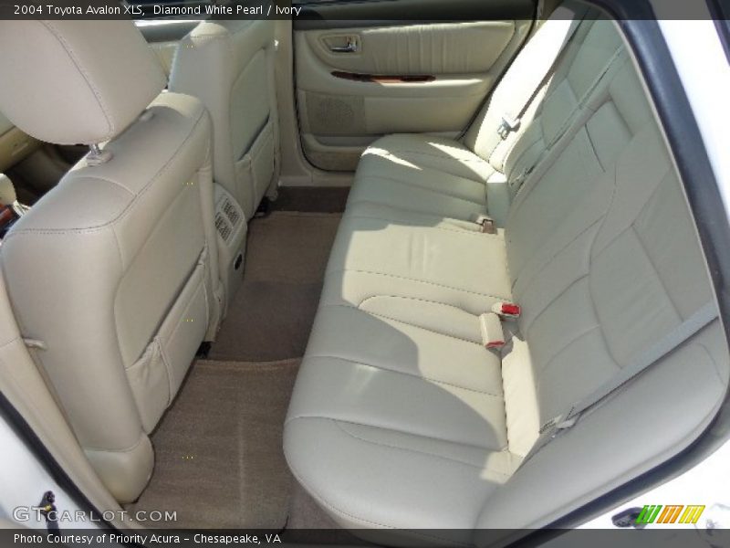 Diamond White Pearl / Ivory 2004 Toyota Avalon XLS