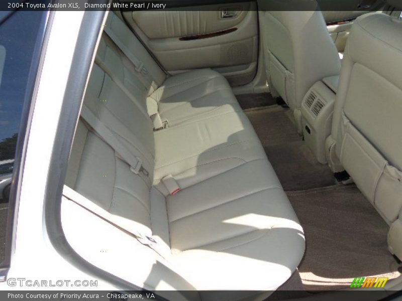 Diamond White Pearl / Ivory 2004 Toyota Avalon XLS