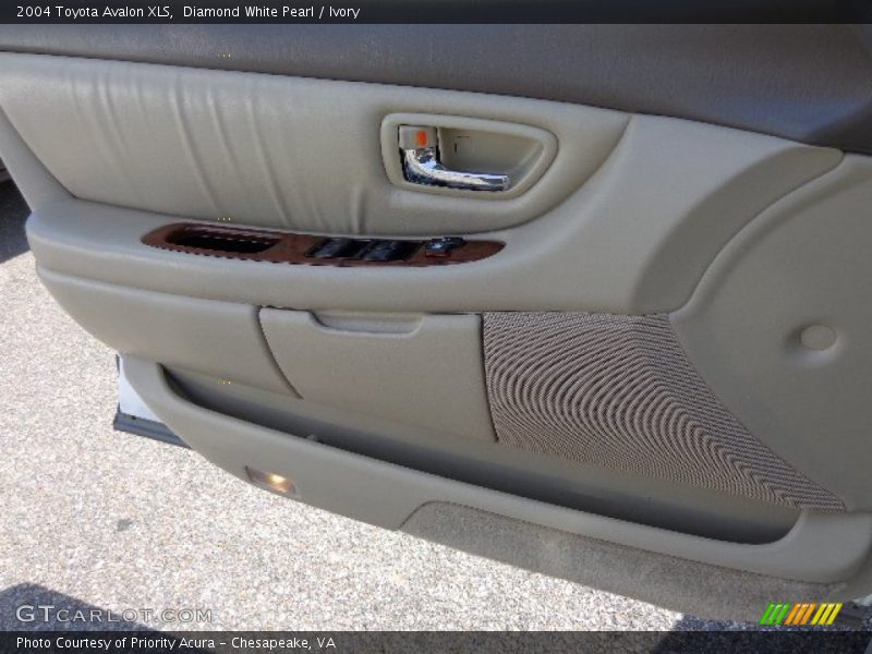 Diamond White Pearl / Ivory 2004 Toyota Avalon XLS