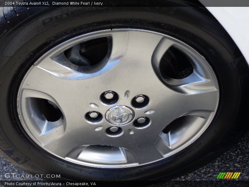 Diamond White Pearl / Ivory 2004 Toyota Avalon XLS