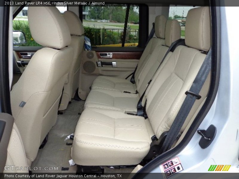 Indus Silver Metallic / Almond 2013 Land Rover LR4 HSE
