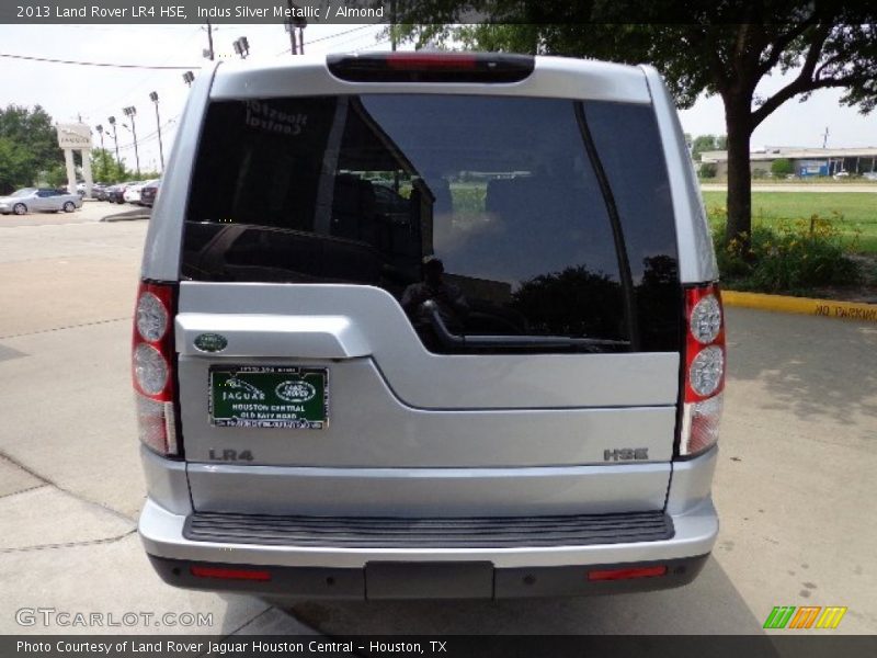 Indus Silver Metallic / Almond 2013 Land Rover LR4 HSE