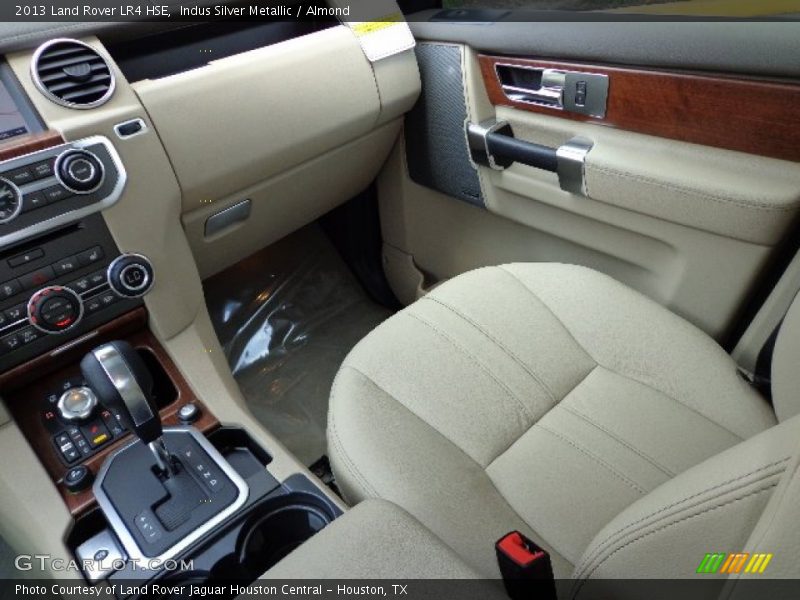 Indus Silver Metallic / Almond 2013 Land Rover LR4 HSE