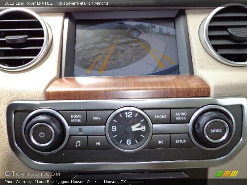 Indus Silver Metallic / Almond 2013 Land Rover LR4 HSE