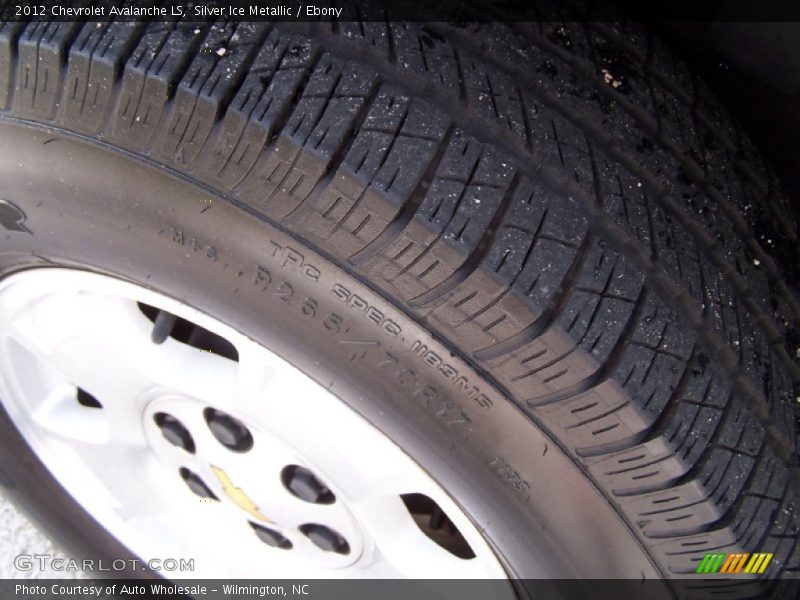 Silver Ice Metallic / Ebony 2012 Chevrolet Avalanche LS