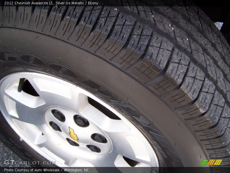 Silver Ice Metallic / Ebony 2012 Chevrolet Avalanche LS