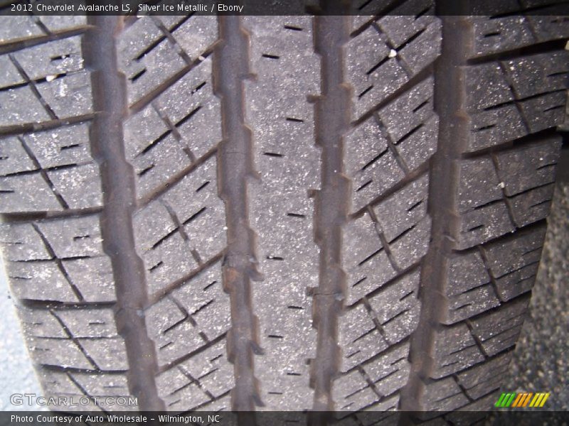 Silver Ice Metallic / Ebony 2012 Chevrolet Avalanche LS