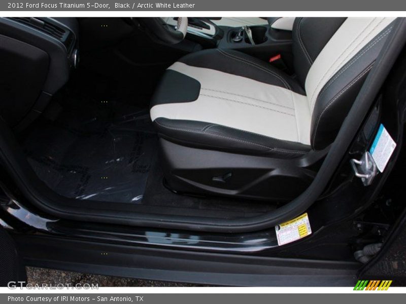Black / Arctic White Leather 2012 Ford Focus Titanium 5-Door