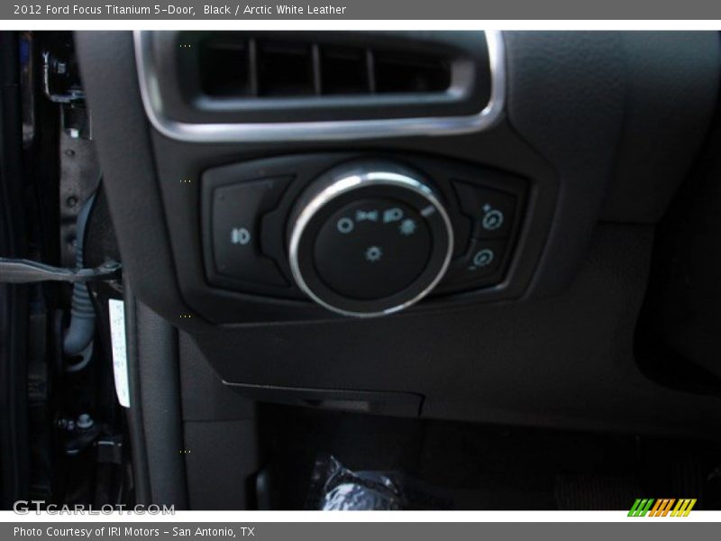 Black / Arctic White Leather 2012 Ford Focus Titanium 5-Door
