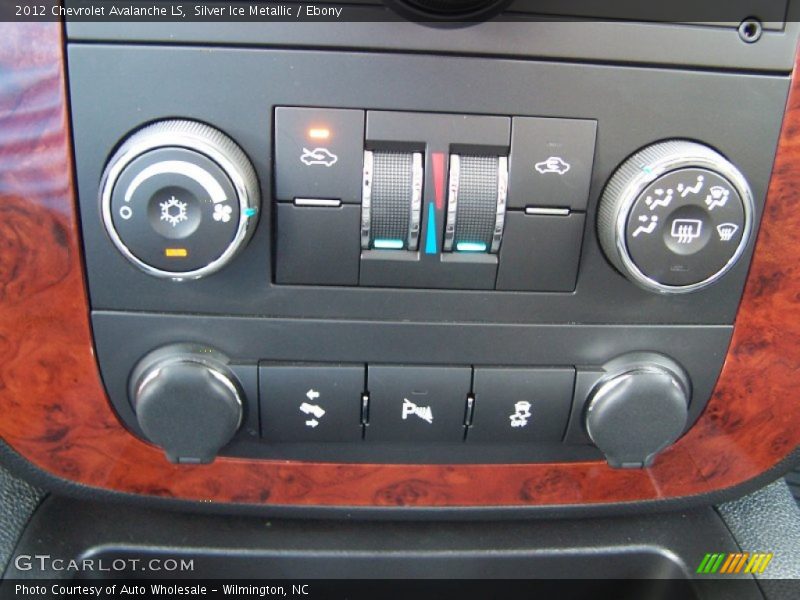 Silver Ice Metallic / Ebony 2012 Chevrolet Avalanche LS