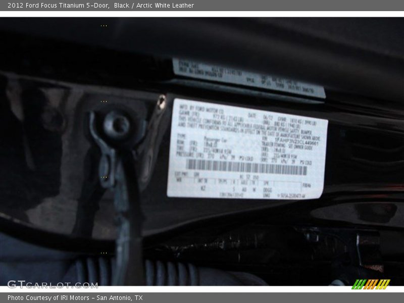 Black / Arctic White Leather 2012 Ford Focus Titanium 5-Door