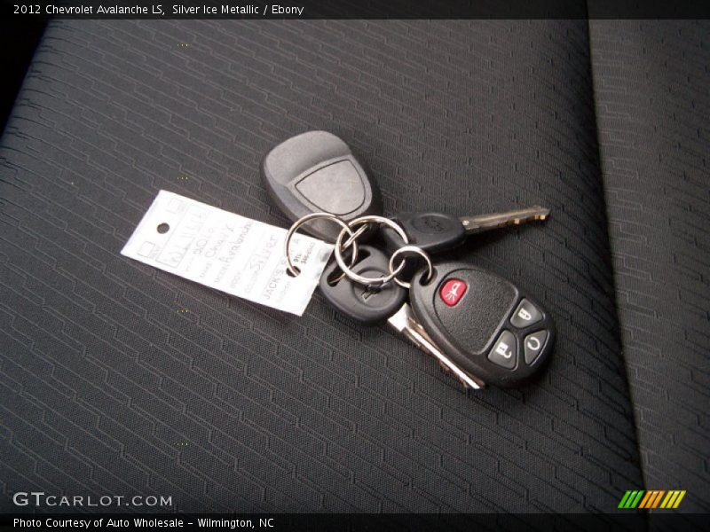 Silver Ice Metallic / Ebony 2012 Chevrolet Avalanche LS