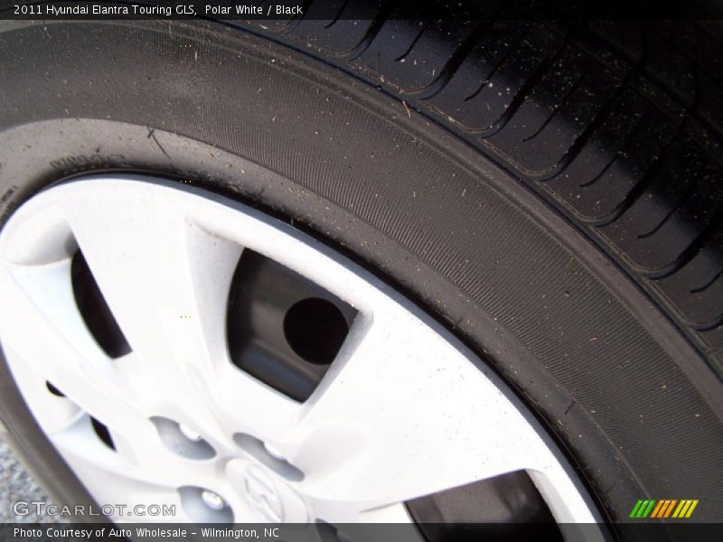 Polar White / Black 2011 Hyundai Elantra Touring GLS