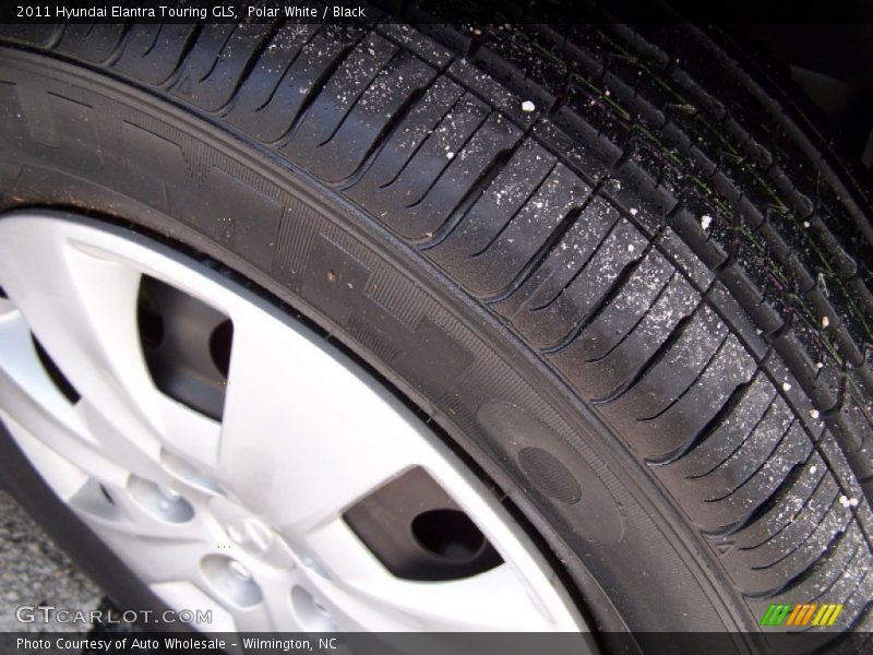 Polar White / Black 2011 Hyundai Elantra Touring GLS