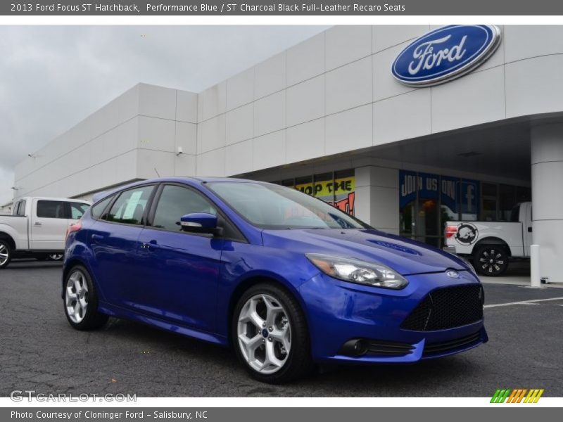 Front 3/4 View of 2013 Focus ST Hatchback