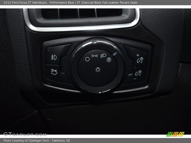Controls of 2013 Focus ST Hatchback