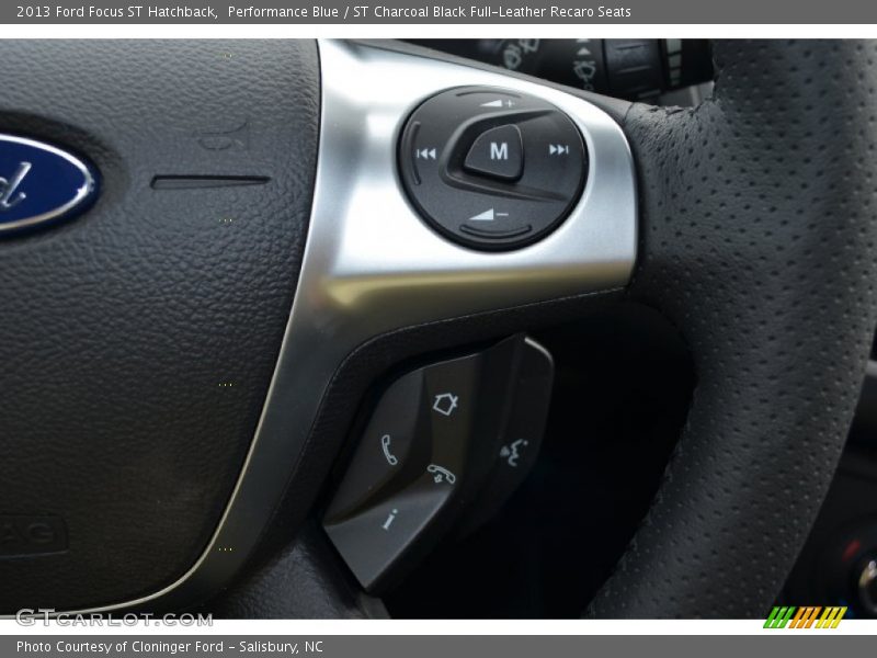 Controls of 2013 Focus ST Hatchback