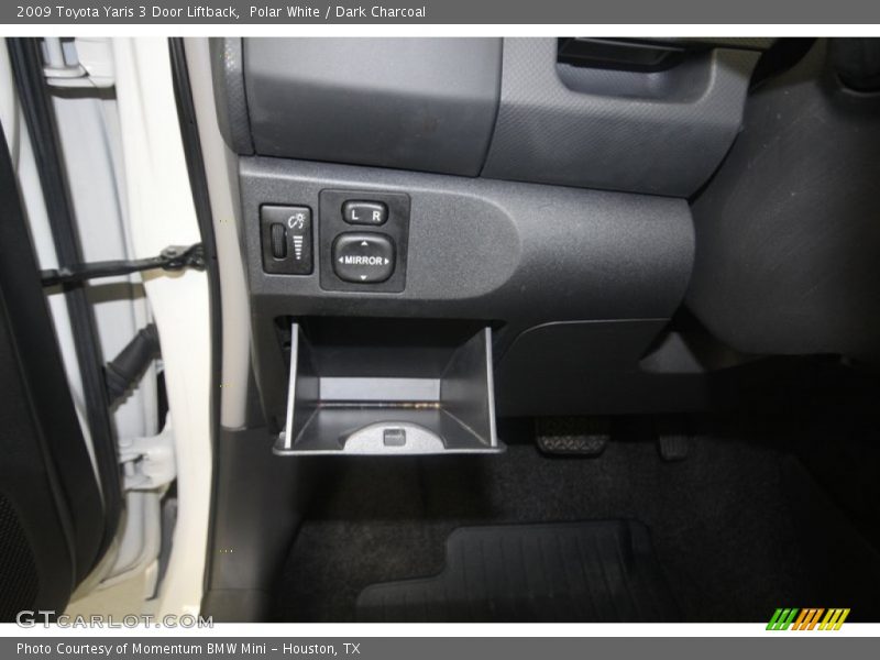 Polar White / Dark Charcoal 2009 Toyota Yaris 3 Door Liftback