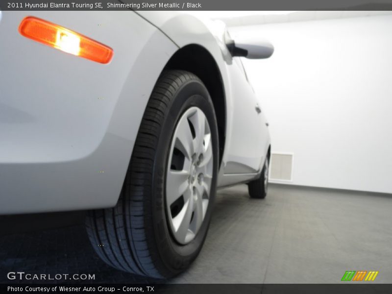 Shimmering Silver Metallic / Black 2011 Hyundai Elantra Touring SE