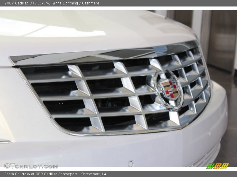 White Lightning / Cashmere 2007 Cadillac DTS Luxury