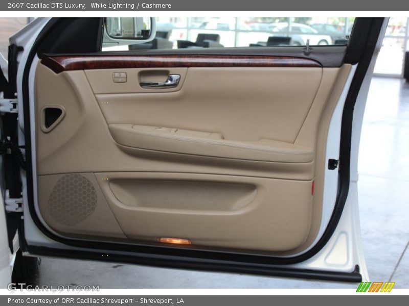 White Lightning / Cashmere 2007 Cadillac DTS Luxury