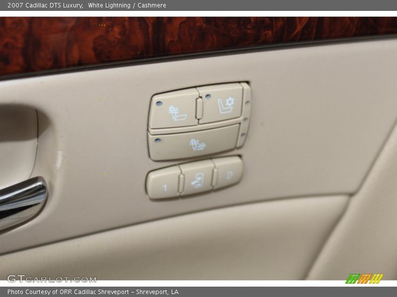 White Lightning / Cashmere 2007 Cadillac DTS Luxury