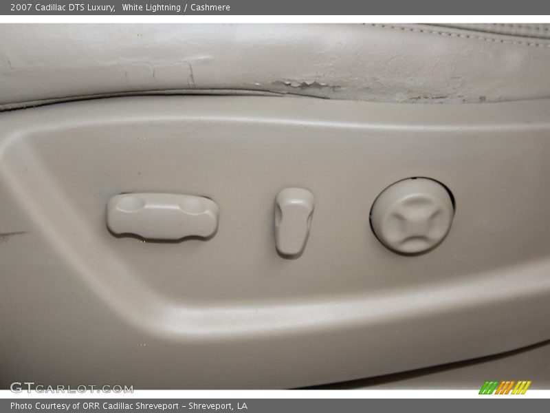 White Lightning / Cashmere 2007 Cadillac DTS Luxury