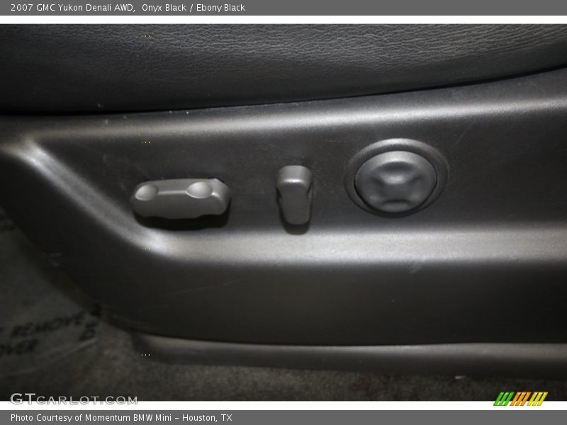 Onyx Black / Ebony Black 2007 GMC Yukon Denali AWD