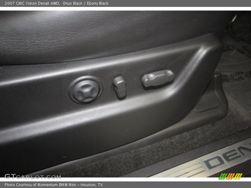 Onyx Black / Ebony Black 2007 GMC Yukon Denali AWD