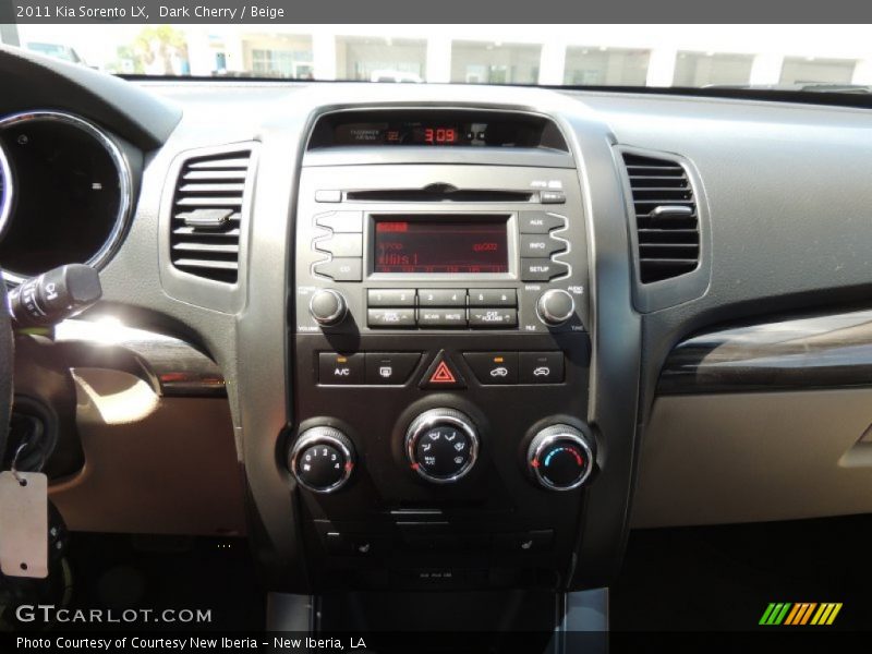 Dark Cherry / Beige 2011 Kia Sorento LX