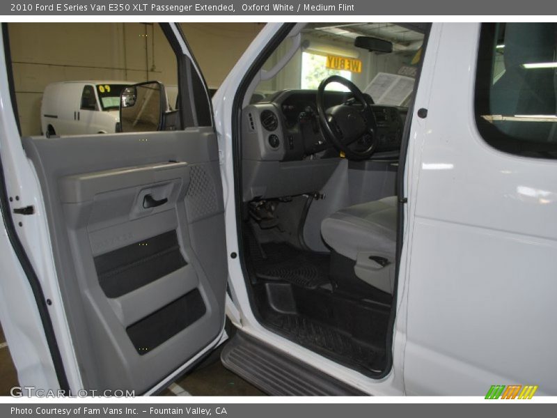 Oxford White / Medium Flint 2010 Ford E Series Van E350 XLT Passenger Extended