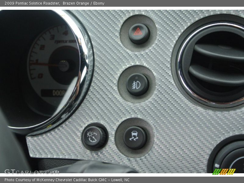 Controls of 2009 Solstice Roadster