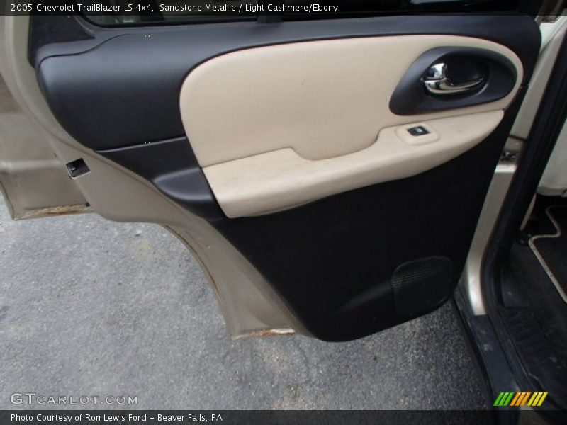 Sandstone Metallic / Light Cashmere/Ebony 2005 Chevrolet TrailBlazer LS 4x4