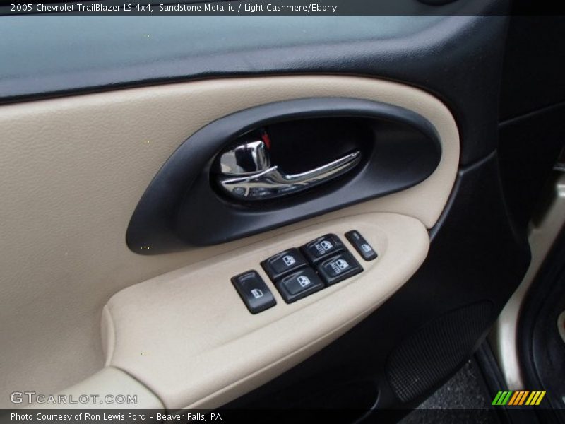 Sandstone Metallic / Light Cashmere/Ebony 2005 Chevrolet TrailBlazer LS 4x4