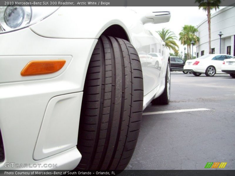 Arctic White / Beige 2010 Mercedes-Benz SLK 300 Roadster