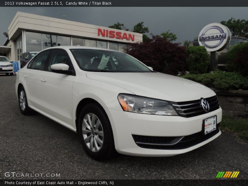 Candy White / Titan Black 2013 Volkswagen Passat 2.5L S
