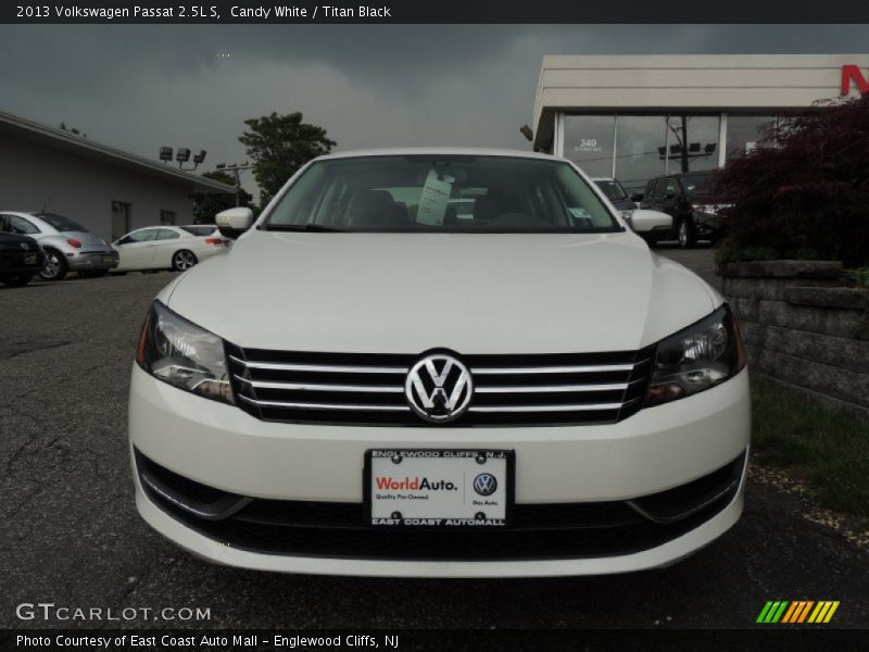 Candy White / Titan Black 2013 Volkswagen Passat 2.5L S