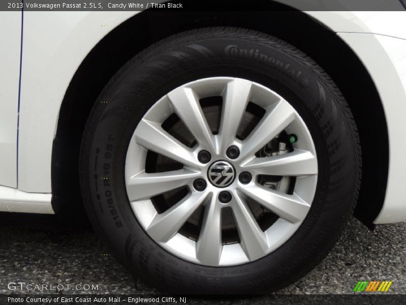 Candy White / Titan Black 2013 Volkswagen Passat 2.5L S