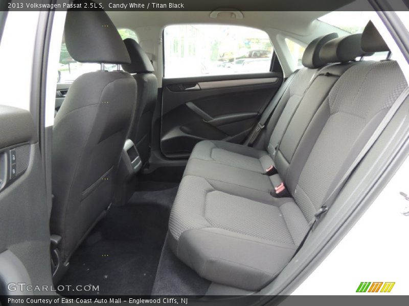 Candy White / Titan Black 2013 Volkswagen Passat 2.5L S