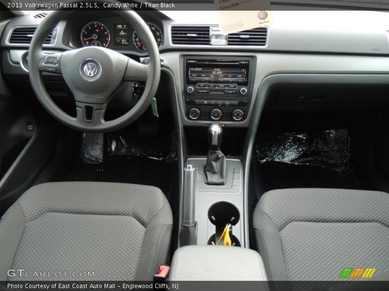 Candy White / Titan Black 2013 Volkswagen Passat 2.5L S